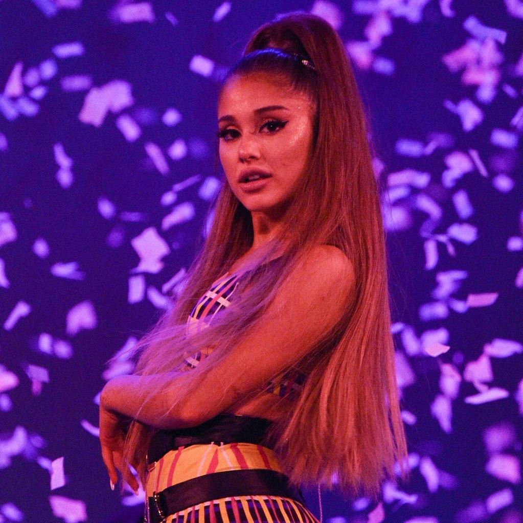 7 Ariana Grande Responding to an Aggressive Fan on Instagram.jpg